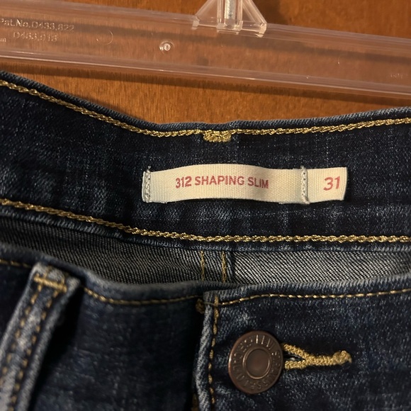 Levi’s 312 Shaping Slim Jeans - Picture 4 of 7